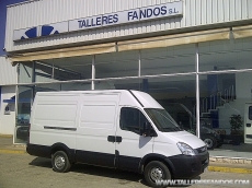 Used van IVECO 35S13V of 12 m3, year 2010, 56.561km.