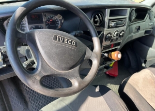 Furgoneta nueva, 
IVECO ,
Modelo  35S14 de 10.8m3, 140cv
Con cambio manual 6 velocidades.  vehiculo con  386000KM