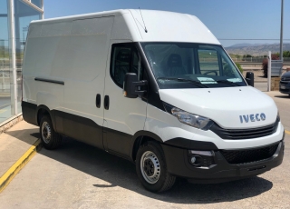 Furgon nueva IVECO 35S14SV 12m3  con el siguiente equipamiento:
- Faros antiniebla.
- Apertura puertas traseras 270º.
- Radio bluetooth. 
- Climatizador.
- Mandos en el volante.
- Cargador USB.