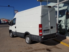 Used Van IVECO Daily 35S14V of 10m3, year 2010 with 129.000km.