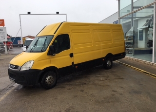 Used Van IVECO Daily 35S14V of 15m3, year 2010, with 377.668km.