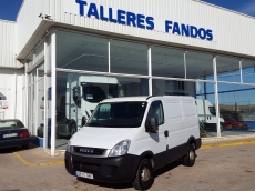 Used Van IVECO Daily 35S14V of 7m3, year 2010 with 121.833km.