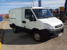 Used Van IVECO Daily 35S14V of 7m3, year 2010 with 182.280km.