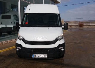 Furgón de ocasión IVECO Daily 35S14V, de 10.8m3, del año 2017, con 41.619km, revisada, con mantenimientos y con 12 meses de garantía de cadena cinemática.