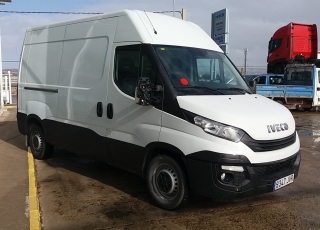 Used Van IVECO Daily 35S14V of 10.8m3, year 2017, with 41.619km.