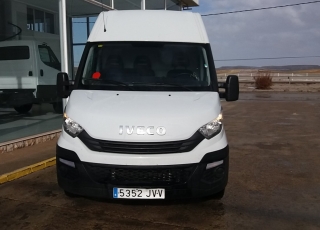 Used Van IVECO Daily 35S14V of 12m3, year 2017, with 43.700km.