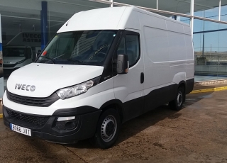 Used Van IVECO Daily 35S14V of 12m3, year 2017, with 31.945km.