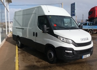 Used Van IVECO Daily 35S14V of 12m3, year 2017, with 31.945km.