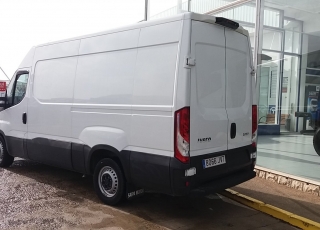 Used Van IVECO Daily 35S14V of 12m3, year 2017, with 31.945km.