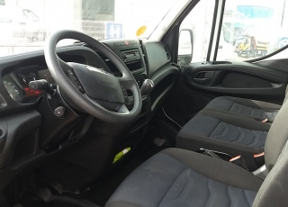 Used Van IVECO Daily 35S14V of 12m3, year 2017, with 31.945km.