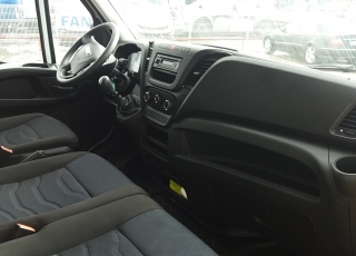 Used Van IVECO Daily 35S14V of 12m3, year 2017, with 31.945km.