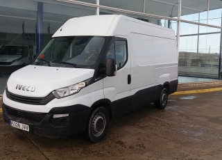 Used Van IVECO Daily 35S14V of 12m3, year 2016, with 33.557km.