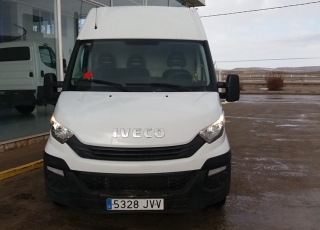 Used Van IVECO Daily 35S14V of 12m3, year 2016, with 33.557km.