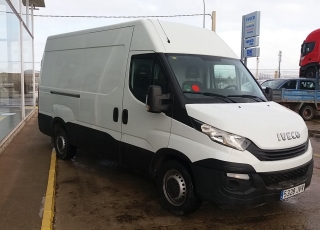 Used Van IVECO Daily 35S14V of 12m3, year 2016, with 33.557km.