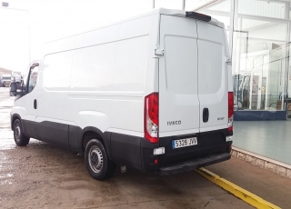 Used Van IVECO Daily 35S14V of 12m3, year 2016, with 33.557km.