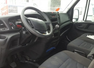 Used Van IVECO Daily 35S14V of 12m3, year 2016, with 33.557km.