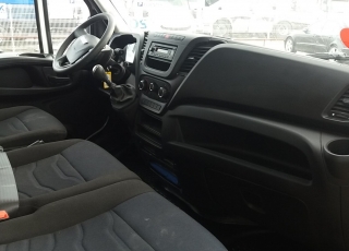 Used Van IVECO Daily 35S14V of 12m3, year 2016, with 33.557km.