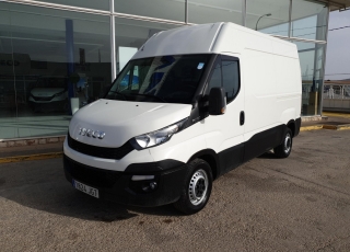 Used Van IVECO Daily 35S15V of 10.8m3, year 2015, with 146.000km.