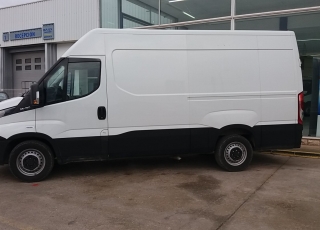 Used Van IVECO Daily 35S15V of 12m3, year 2016, with 69.298km.