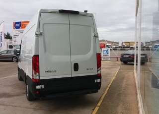 Furgón de ocasión IVECO Daily 35S15V 150cv, de 12m3, del año 2016, con 69.298km, revisada y con 12 meses de garantía de cadena cinemática.