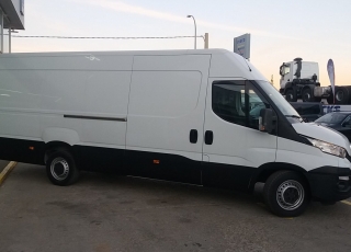 Used Van IVECO Daily 35S15V of 16m3, year 2015, with 100.611km.