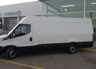 Used Van IVECO Daily 35S15V of 16m3, year 2015, with 100.611km.