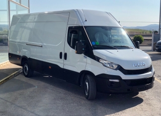 Used Van IVECO Daily 35S15V of 16m3, year 2015, with 129.920km.