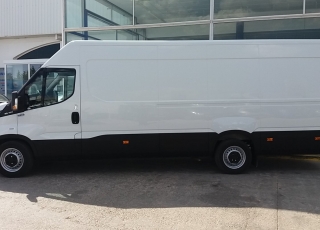Used Van IVECO Daily 35S15V of 16m3, year 2015, with 131.082km.