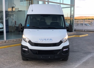 Used Van IVECO Daily 35S15V of 16m3, year 2015, with 120.980km.