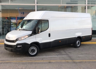 Furgón de ocasión IVECO Daily 35S15V , 150cv de 16m3, del año 2015, con 129.529km, con climatizador, radio cd, elevalunas eléctricos, zona de carga protegida en el suelo y paredes.
Con garantía de 12 meses de cadena cinemática.