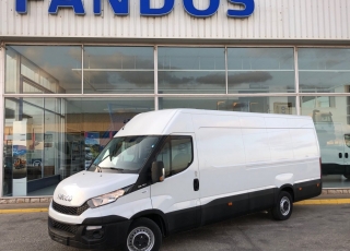 Furgón de ocasión IVECO Daily 35S15V , 150cv de 16m3, del año 2015, con 129.529km, con climatizador, radio cd, elevalunas eléctricos, zona de carga protegida en el suelo y paredes.
Con garantía de 12 meses de cadena cinemática.