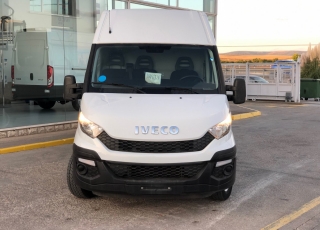 Furgón de ocasión IVECO Daily 35S15V , 150cv de 16m3, del año 2015, con 129.529km, con climatizador, radio cd, elevalunas eléctricos, zona de carga protegida en el suelo y paredes.
Con garantía de 12 meses de cadena cinemática.