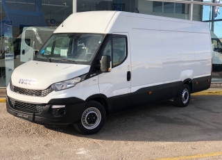 Furgón de ocasión IVECO Daily 35S15V , 150cv de 16m3, del año 2015, con 114.504km, con climatizador, radio cd, elevalunas eléctricos, zona de carga protegida en el suelo y paredes.
Con garantía de 12 meses de cadena cinemática.