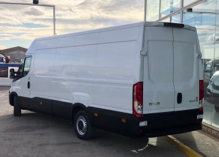 Furgón de ocasión IVECO Daily 35S15V , 150cv de 16m3, del año 2015, con 114.504km, con climatizador, radio cd, elevalunas eléctricos, zona de carga protegida en el suelo y paredes.
Con garantía de 12 meses de cadena cinemática.