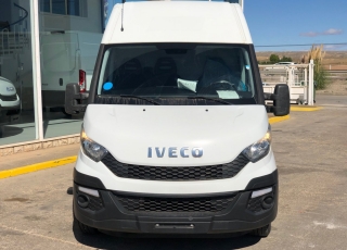 Furgón de ocasión IVECO Daily 35S15V , 150cv de 16m3, del año 2015, con 101.975km, con climatizador, radio cd, elevalunas eléctricos, zona de carga protegida en el suelo y paredes.
Con garantía de 12 meses de cadena cinemática.