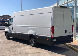 Used Van IVECO Daily 35S15V of 16m3, year 2015, with 101.975km.