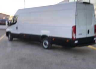 Used Van IVECO Daily 35S15V of 16m3, year 2015, with 122.000km.