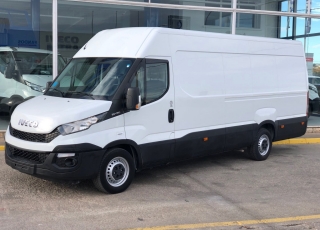 Furgón de ocasión IVECO Daily 35S15V , 150cv de 16m3, del año 2015, con 108.081km, con climatizador, radio cd, elevalunas eléctricos, zona de carga protegida en el suelo y paredes.
Con garantía de 12 meses de cadena cinemática.