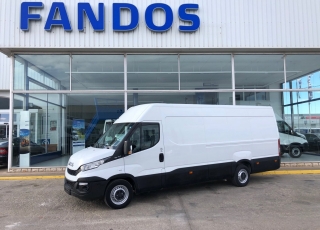 Furgón de ocasión IVECO Daily 35S15V , 150cv de 16m3, del año 2015, con 108.081km, con climatizador, radio cd, elevalunas eléctricos, zona de carga protegida en el suelo y paredes.
Con garantía de 12 meses de cadena cinemática.