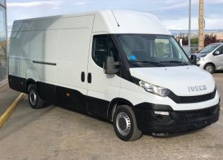 Furgón de ocasión IVECO Daily 35S15V , 150cv de 16m3, del año 2015, con 108.081km, con climatizador, radio cd, elevalunas eléctricos, zona de carga protegida en el suelo y paredes.
Con garantía de 12 meses de cadena cinemática.