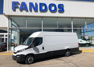 Furgón de ocasión IVECO Daily 35S15V , 150cv de 16m3, del año 2015, con 98.082km, con climatizador, radio cd, elevalunas eléctricos, zona de carga protegida en el suelo y paredes.
Con garantía de 12 meses de cadena cinemática.