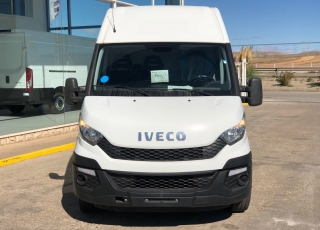 Furgón de ocasión IVECO Daily 35S15V , 150cv de 16m3, del año 2015, con 98.082km, con climatizador, radio cd, elevalunas eléctricos, zona de carga protegida en el suelo y paredes.
Con garantía de 12 meses de cadena cinemática.