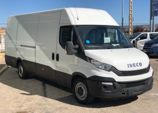 Furgón de ocasión IVECO Daily 35S15V , 150cv de 16m3, del año 2015, con 98.082km, con climatizador, radio cd, elevalunas eléctricos, zona de carga protegida en el suelo y paredes.
Con garantía de 12 meses de cadena cinemática.