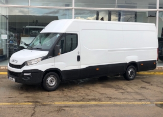 Used Van IVECO Daily 35S15V of 16m3, year 2015, with 204.514km.