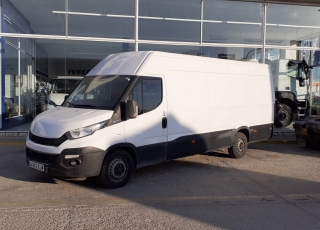 Used Van IVECO Daily 35S15V of 16m3, year 2015, with 177.645km.