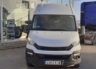 Furgón de ocasión IVECO Daily 35S15V , 150cv de 16m3, del año 2015, con 177.645km.
Con climatizador automático, Radio CD, carenados laterales.