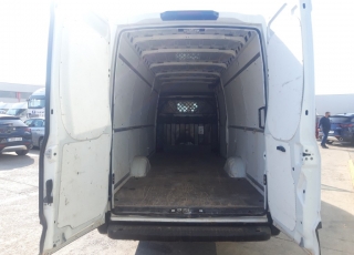 Used Van IVECO Daily 35S15V of 16m3, year 2015, with 167.945km.