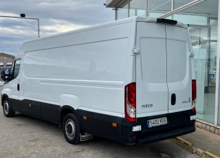 Furgoneta de ocasión, 
IVECO Daily,
Modelo  35S15V de 16m3,
Año 2015 con 207.792km.  Precio 14.900€ reacondicionada, sin garantía.