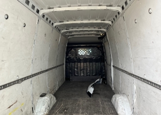 Furgoneta de ocasión, 
IVECO Daily,
Modelo  35S15V de 16m3,
Año 2015 con 207.792km.  Precio 14.900€ reacondicionada, sin garantía.