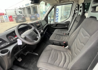 Furgoneta de ocasión, 
IVECO Daily,
Modelo  35S15V de 16m3,
Año 2015 con 207.792km.  Precio 14.900€ reacondicionada, sin garantía.